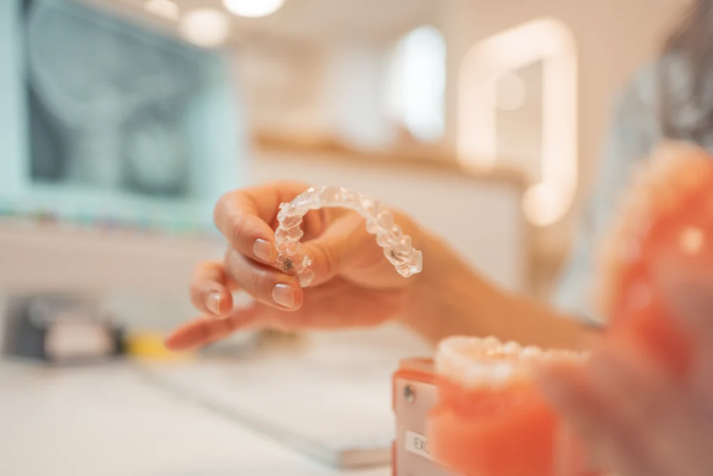 Les gouttières transparentes : orthodontie invisible